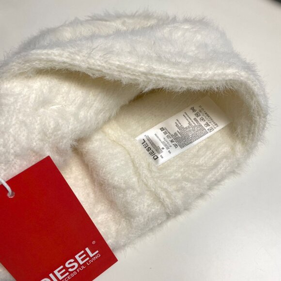 Diesel White Metal Logo Knitted Hat - Picture 2 of 2